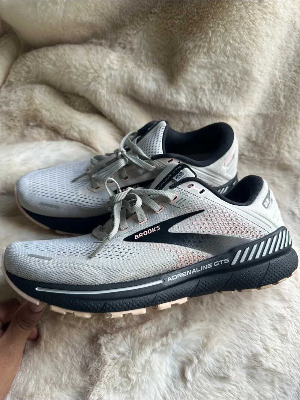Brooks Women’s Adrenaline GTS 22 Running Shoes — Light Gray, Black & Pink